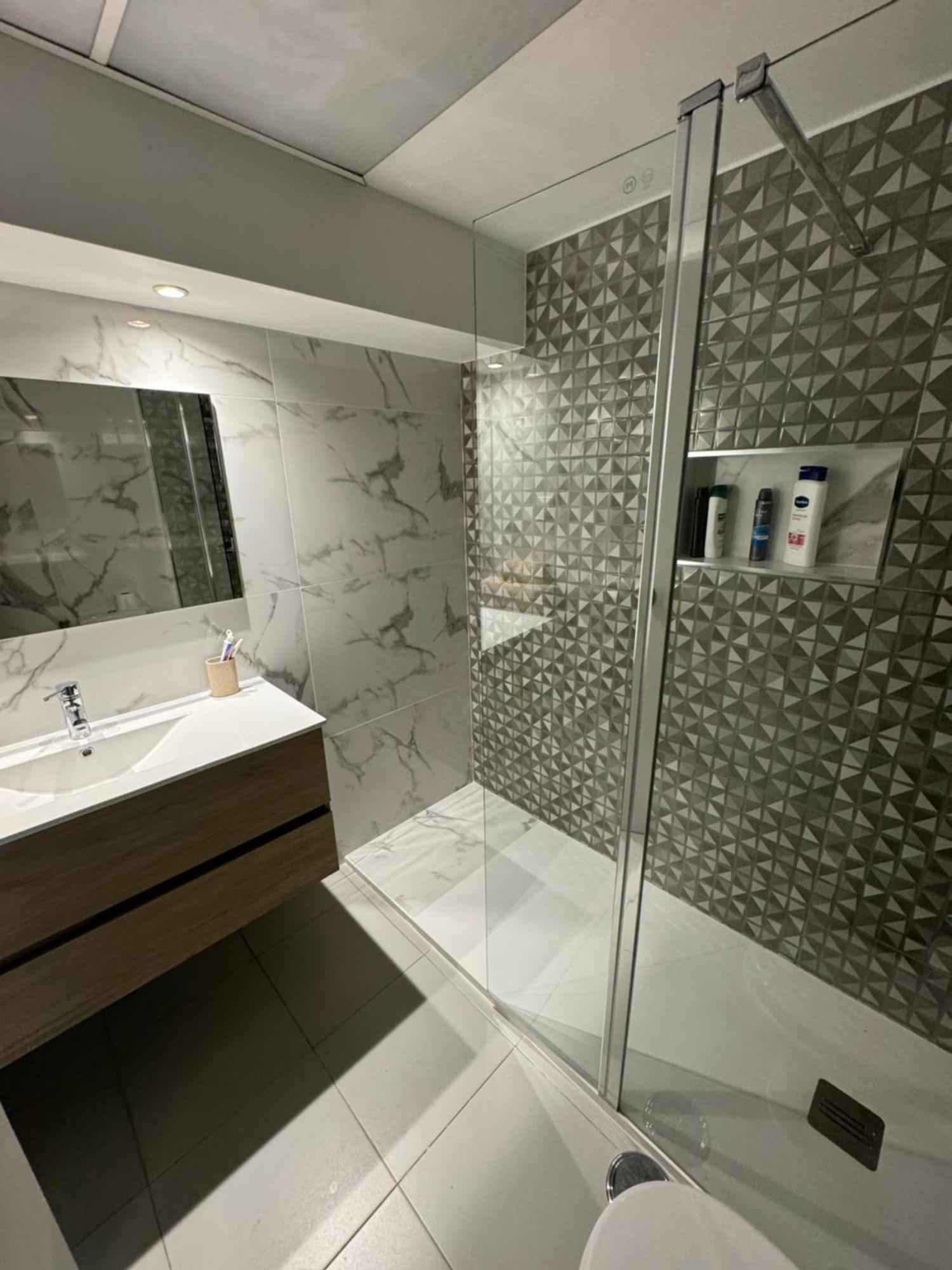 Newly Refurbished 2 Bed Appt วิลาโมรา ภายนอก รูปภาพ