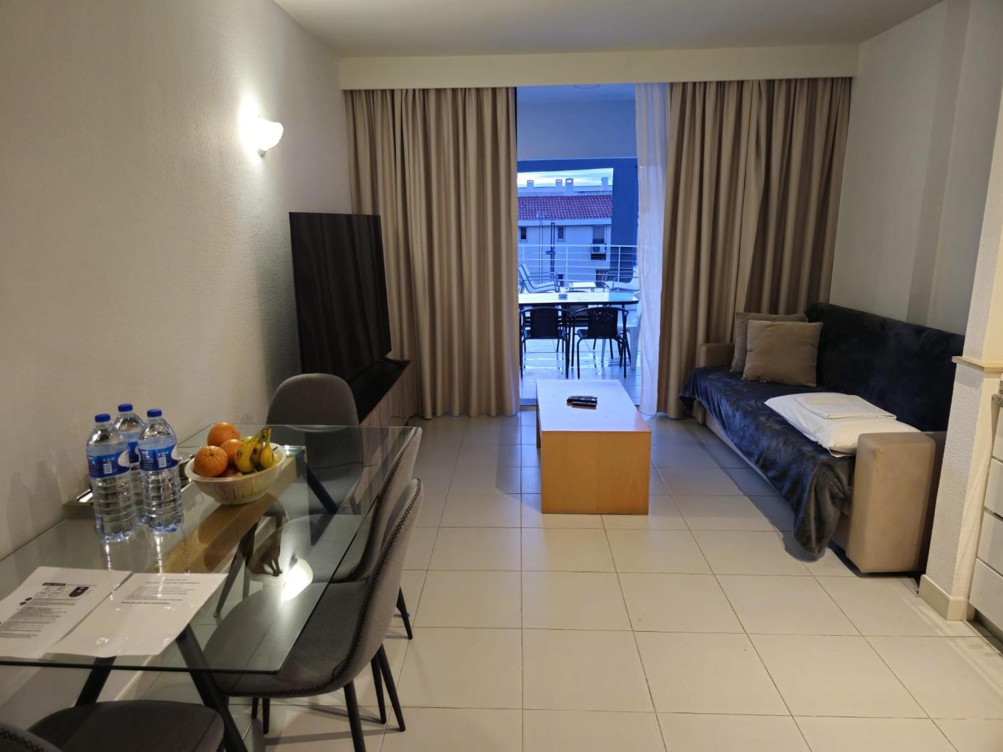 Newly Refurbished 2 Bed Appt วิลาโมรา ภายนอก รูปภาพ